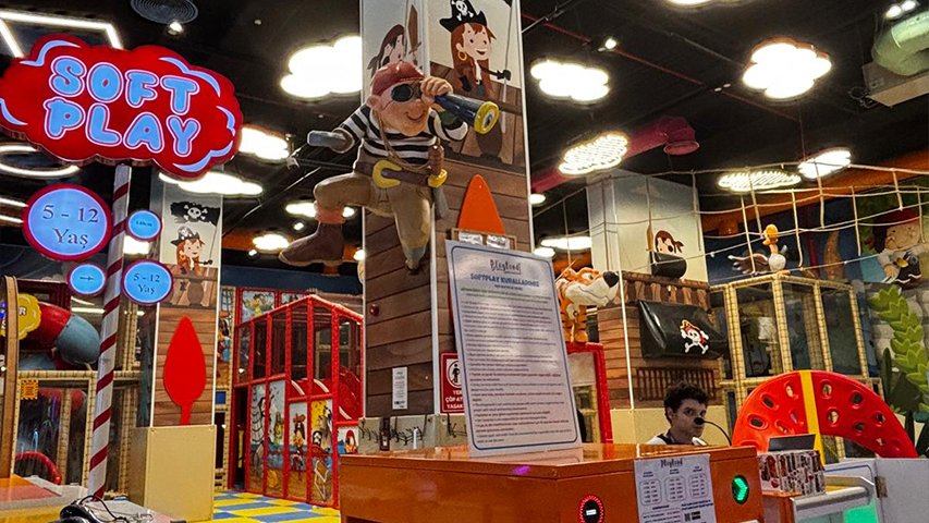 alttag: Ystanbul_Piazza.jpg